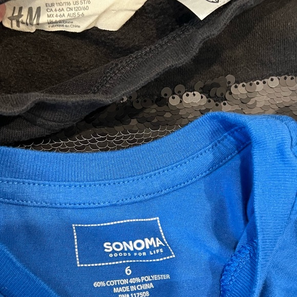 Boys size 6 Reversible Supermario Batman and Superman outfit - Picture 6 of 8